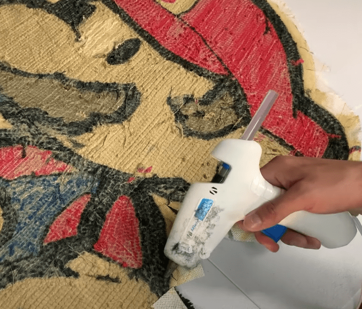 hot_gluing_your_first_hand_tufted_rug-min